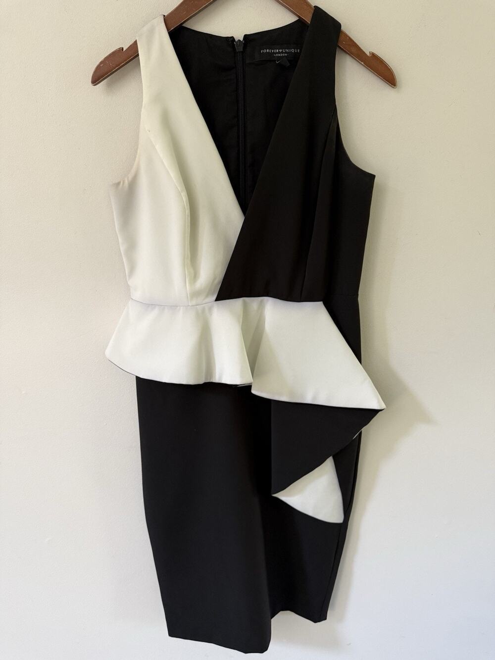 Forever Unique Ruffle Peplum Dress Size 8 Black White Sleeveless Midi Cocktail